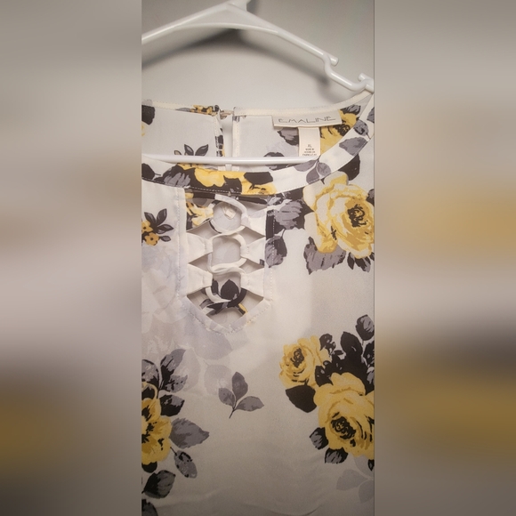 Chic Floral Blouse - Yellow and Gray Size L NWT - Picture 2 of 5